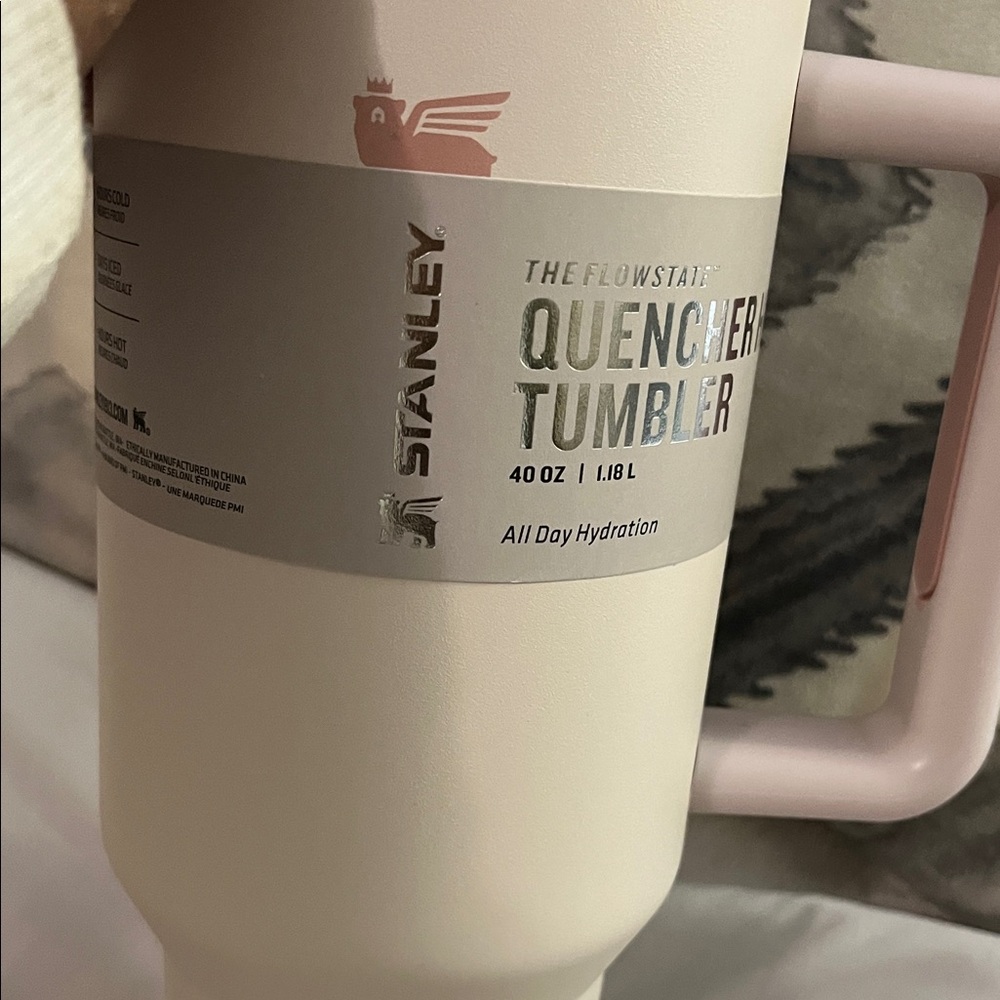 NIB With Straw Stanley 40 Oz , Quencher Tumbler - Cream and Pink.